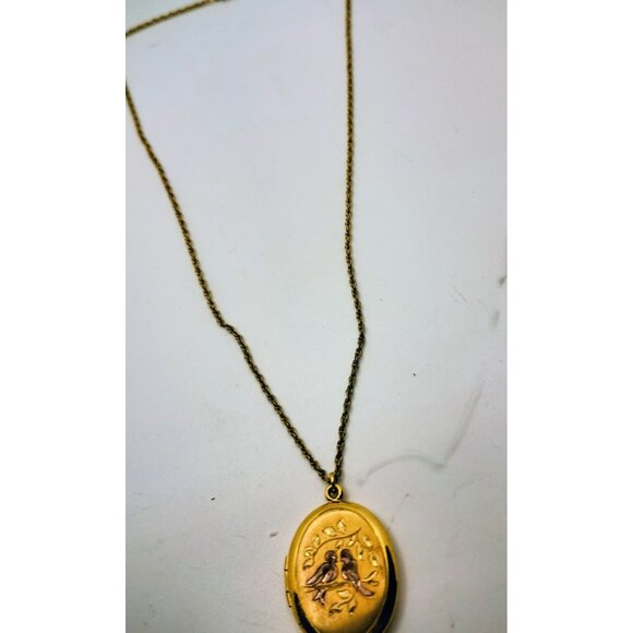 Women's Vintage Goldtone Lovebird Locket Necklace Chain - Picture 2 of 5